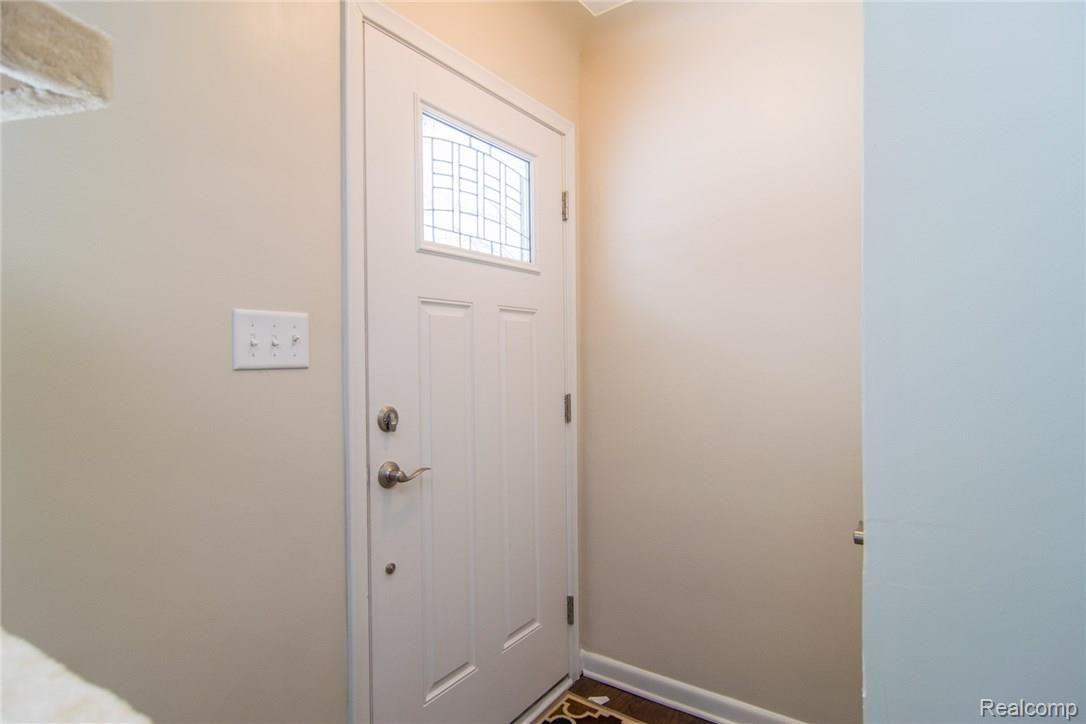 2890 Walbridge Drive Rochester, MI 48307 - Photo 3 of 40 DSC_1806.jpg