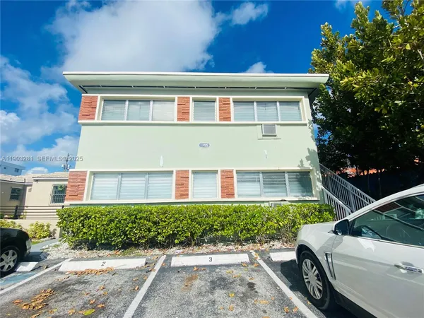 $1,700 | 1955 Normandy Drive, Unit 2, Miami Beach, FL 33141