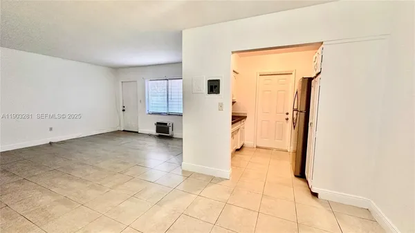 $1,700 | 1955 Normandy Drive, Unit 2, Miami Beach, FL 33141