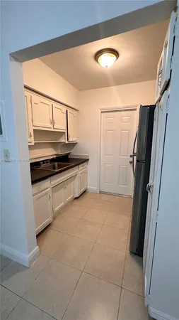 $1,700 | 1955 Normandy Drive, Unit 2, Miami Beach, FL 33141