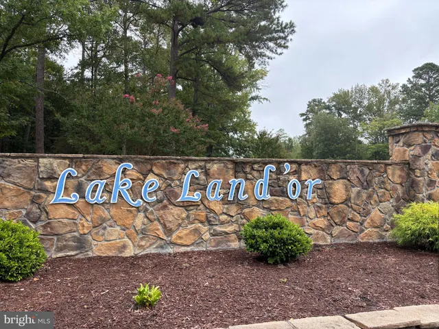a street sign that is sitting on a wooden bench
