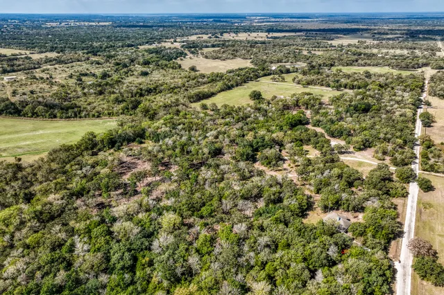 a view of a yard of the ocean