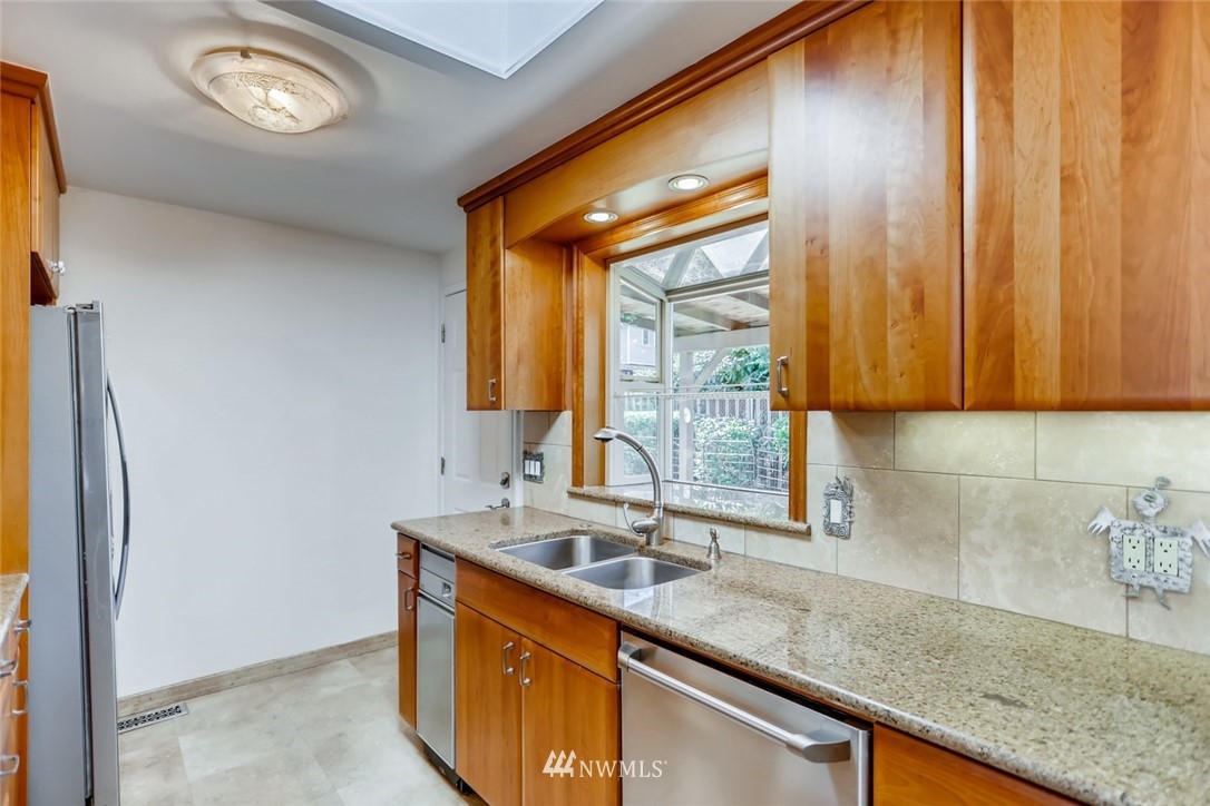 17828 110th Avenue Southeast Renton, WA 98055 - Photo 4 of 27 Gallery Image 4