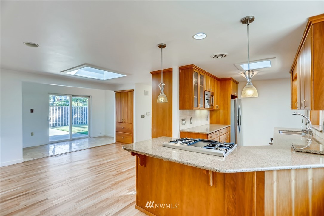 17828 110th Avenue Southeast Renton, WA 98055 - Photo 5 of 27 Gallery Image 5