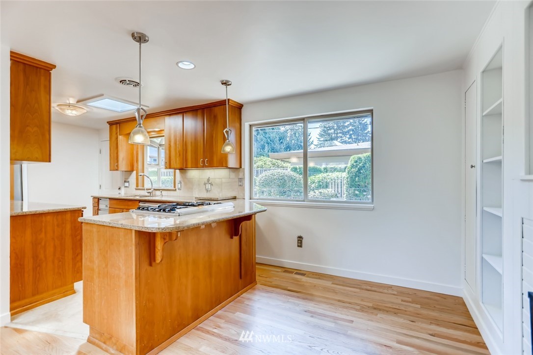 17828 110th Avenue Southeast Renton, WA 98055 - Photo 7 of 27 Gallery Image 7