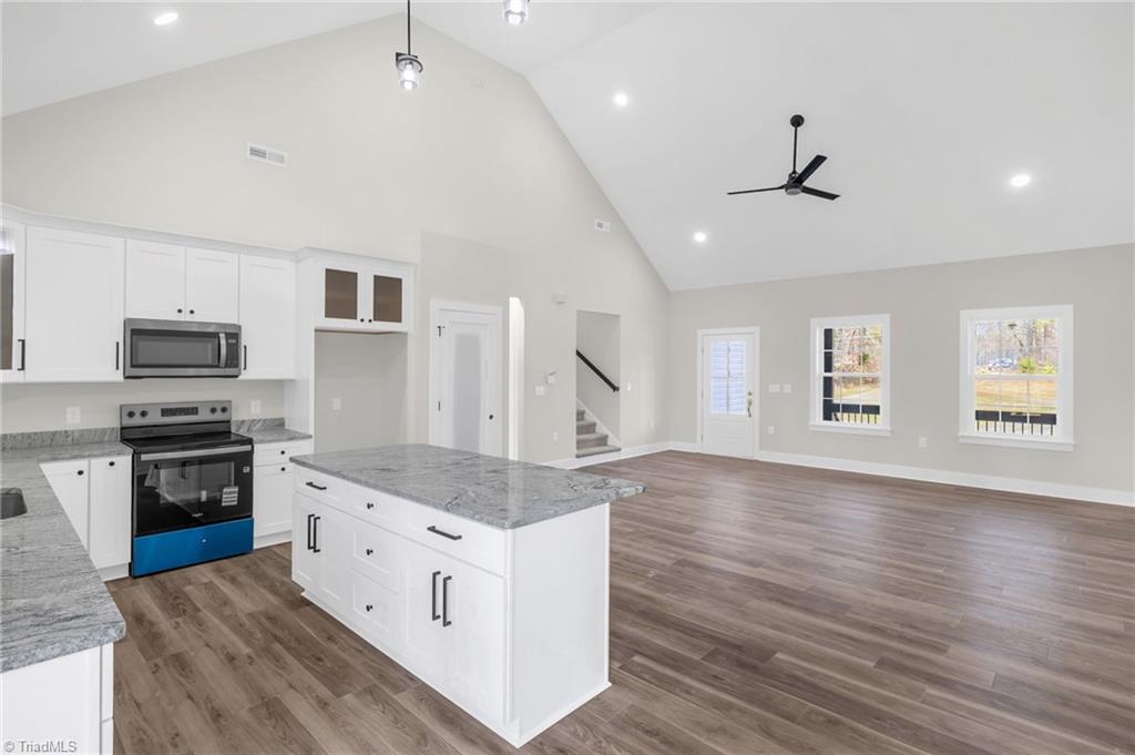 1448 River Road Stoneville, NC 27048 - Photo 5 of 26 Kitchen & Living room