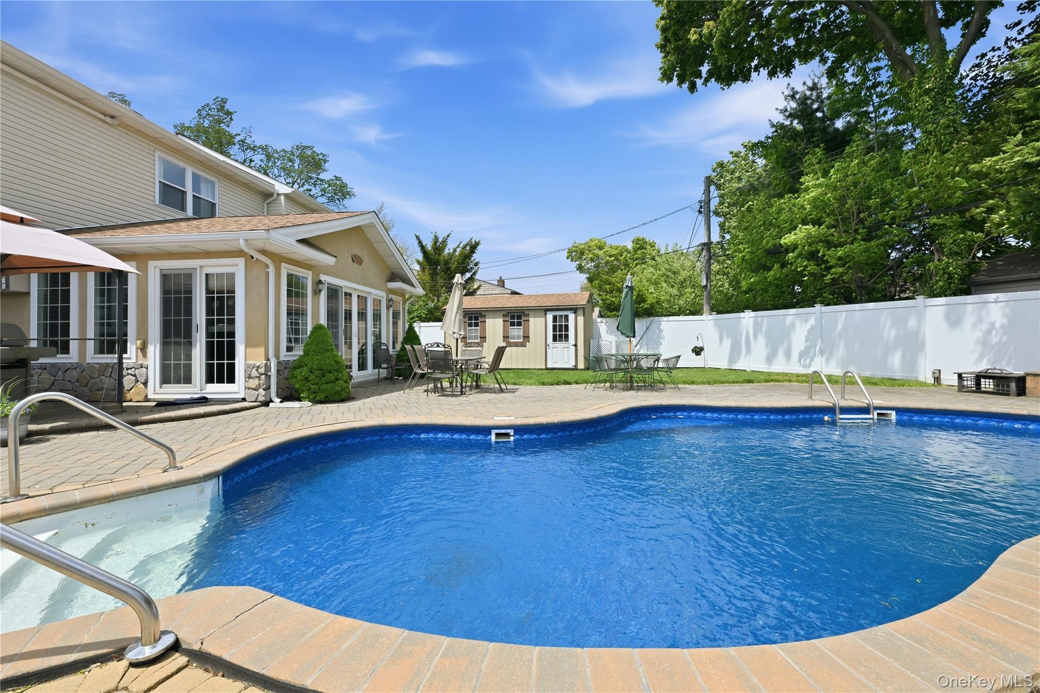19 Berkshire Road Bethpage, NY 11714 - Photo 37 of 42