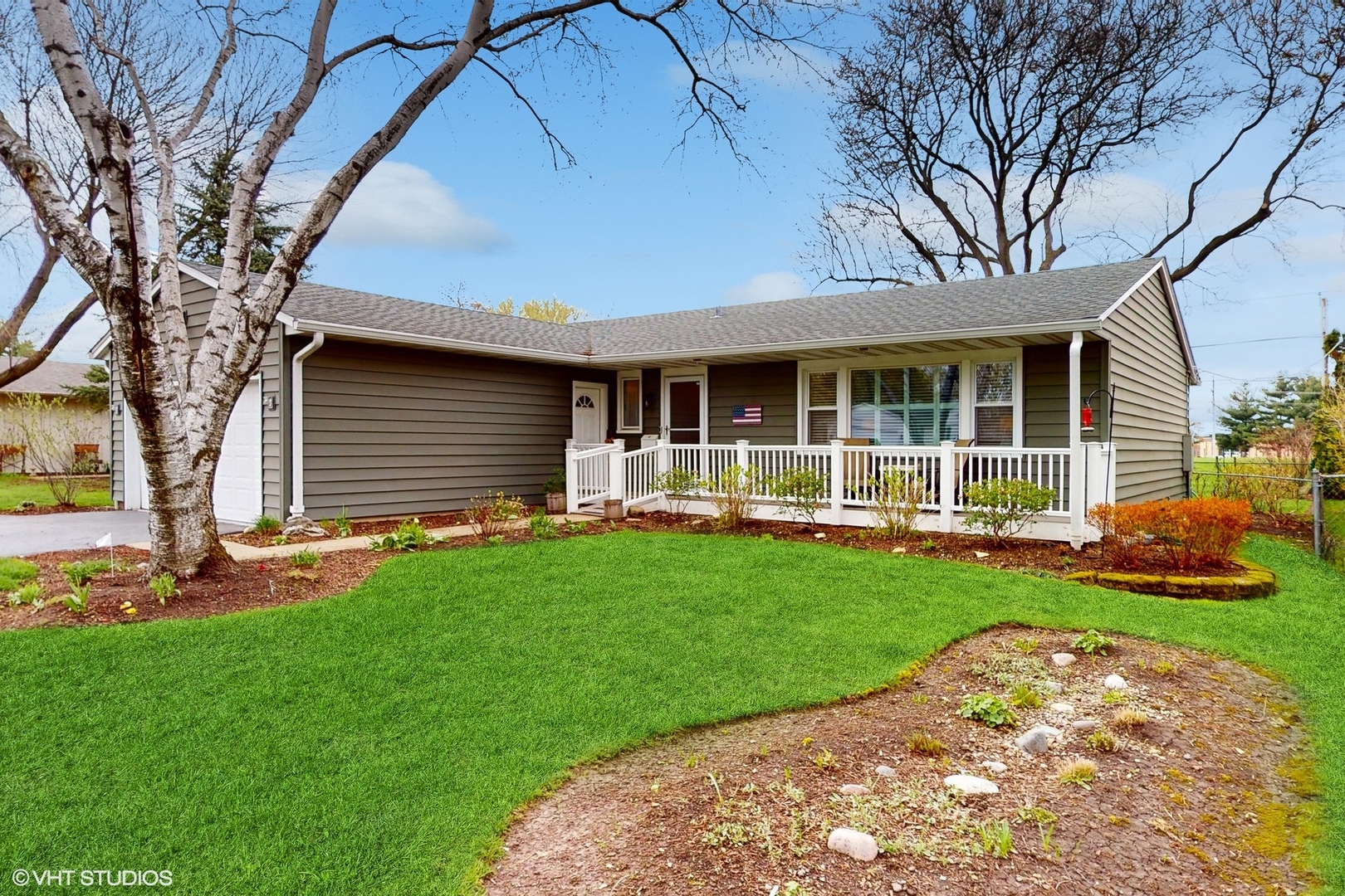 48 Lloyd Street Cary, IL 60013 - Photo 2 of 62