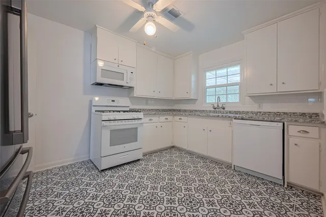 $2,140 | 5513 Fairdale Lane, Houston, TX 77056