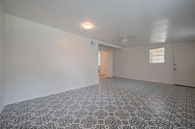 $2,140 | 5513 Fairdale Lane, Houston, TX 77056