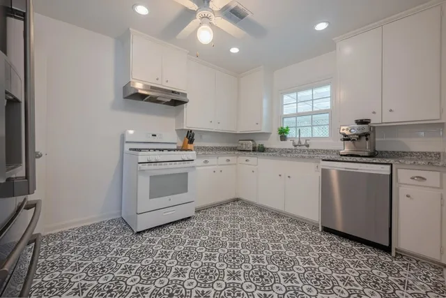 $2,140 | 5513 Fairdale Lane, Houston, TX 77056