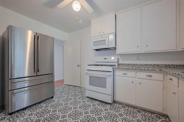 $2,140 | 5513 Fairdale Lane, Houston, TX 77056