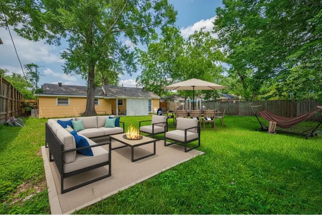 $2,140 | 5513 Fairdale Lane, Houston, TX 77056