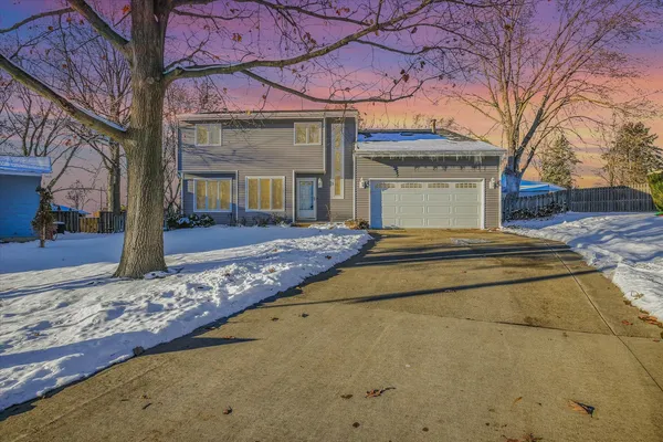 $324,900 | 4 Genevieve Lane, Champaign, IL 61822