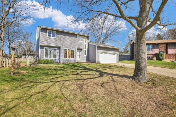 $324,900 | 4 Genevieve Lane, Champaign, IL 61822