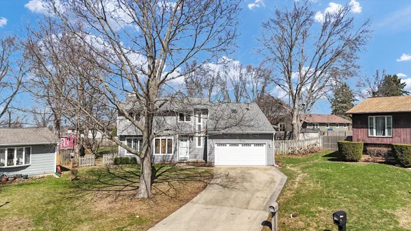 $324,900 | 4 Genevieve Lane, Champaign, IL 61822