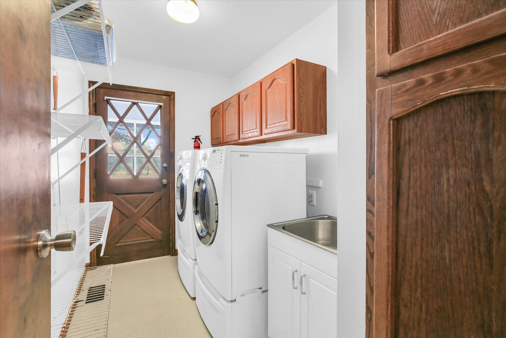 4 Genevieve Lane Champaign, IL 61822 - Photo 8 of 54 a utility room with dryer and washer
