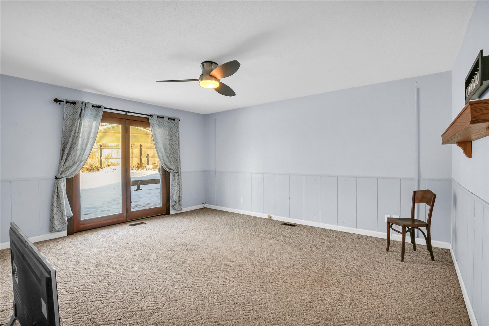 4 Genevieve Lane Champaign, IL 61822 - Photo 9 of 54 a view of room with window and ceiling fan