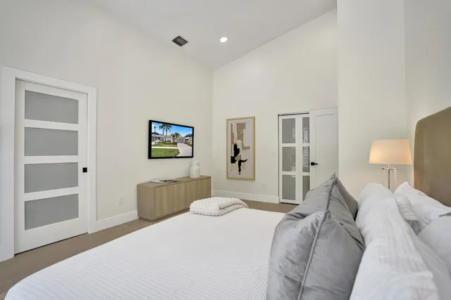 a view of house with yard