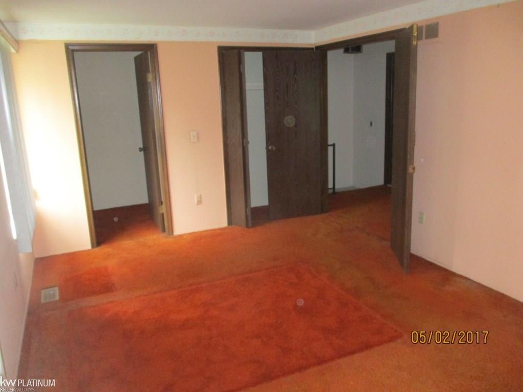 51128 South Foster Road New Baltimore, MI 48047 - Photo 8 of 22 31319424-7.JPG