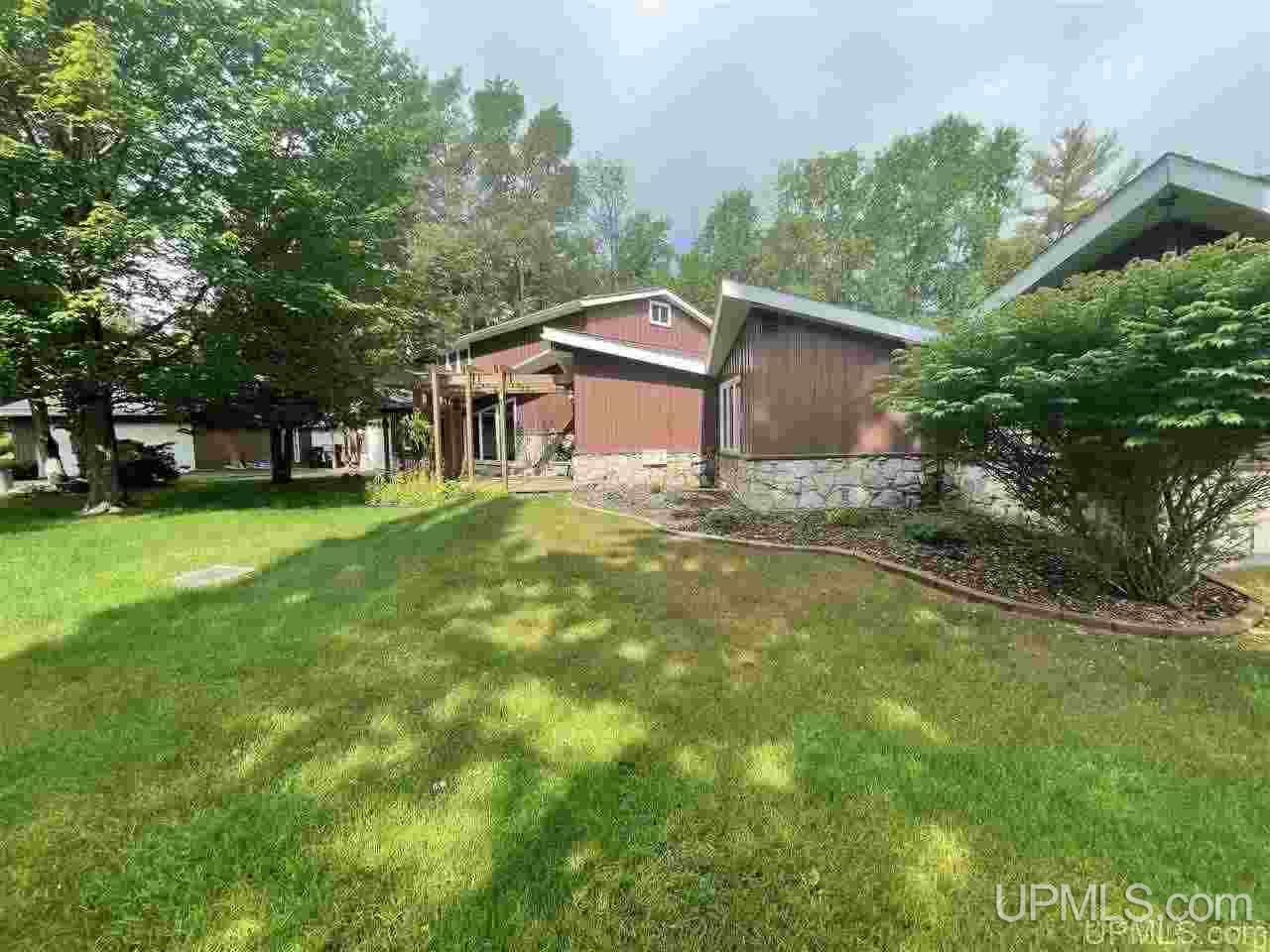 5340 12th Road Escanaba, MI 49829 - Photo 2 of 38