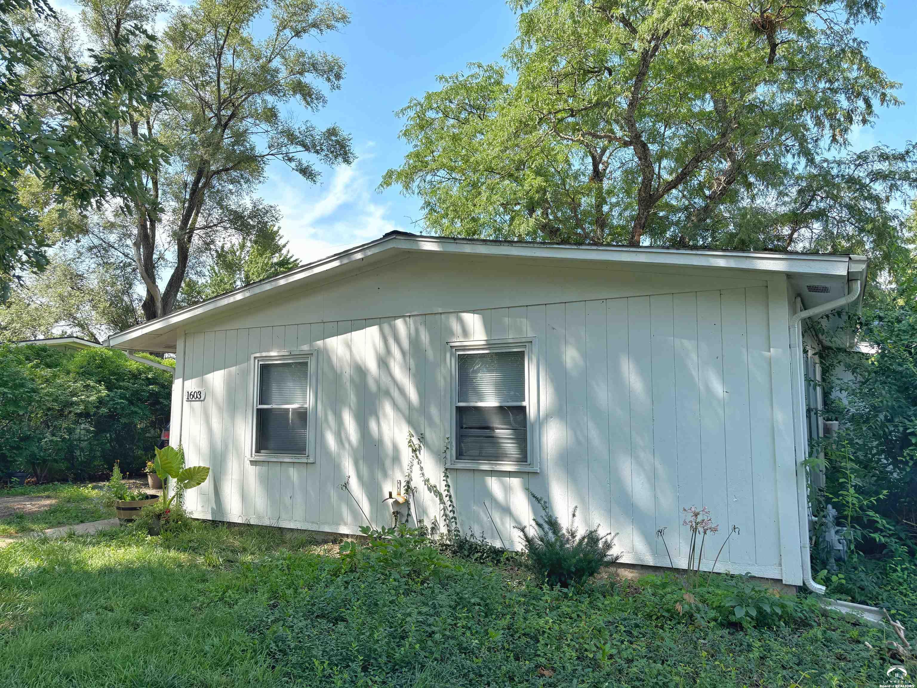 1603 Harper Street Lawrence, KS 66044 - Photo 2 of 19