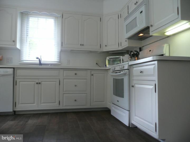 143 Barren Road Newtown Square, PA 19073 - Photo 16 of 23 Kitchen