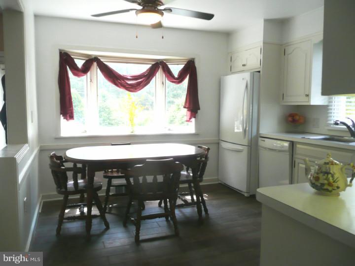 143 Barren Road Newtown Square, PA 19073 - Photo 3 of 23 Kitchen
