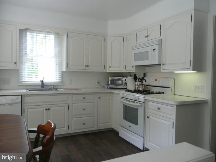 143 Barren Road Newtown Square, PA 19073 - Photo 5 of 23 Kitchen