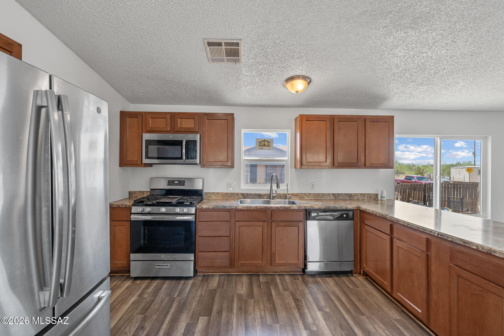 5955 South Arrow Road Tucson, AZ 85757 - Photo 6 of 32 Kitchen