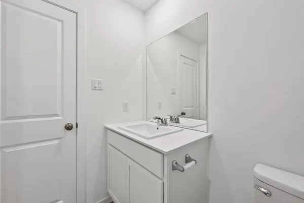 $2,400 | 216 Amy Street, Angleton, TX 77515