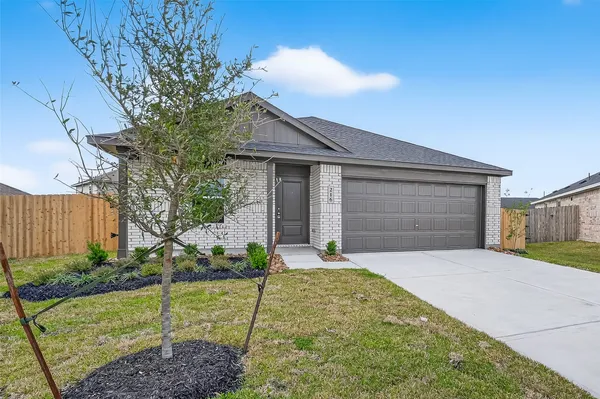 $2,400 | 216 Amy Street, Angleton, TX 77515