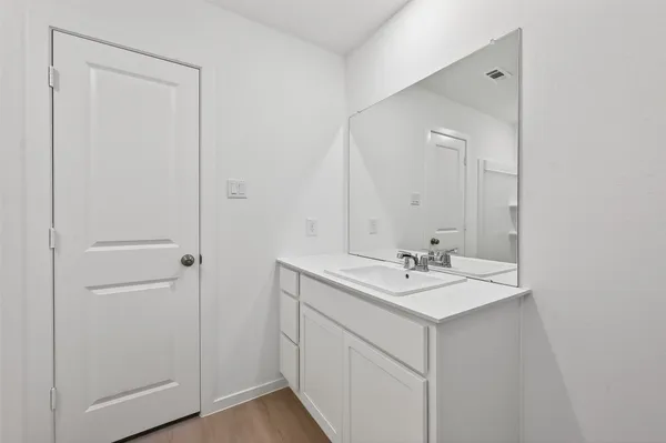 $2,400 | 216 Amy Street, Angleton, TX 77515