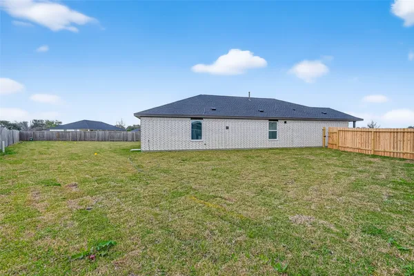 $2,400 | 216 Amy Street, Angleton, TX 77515