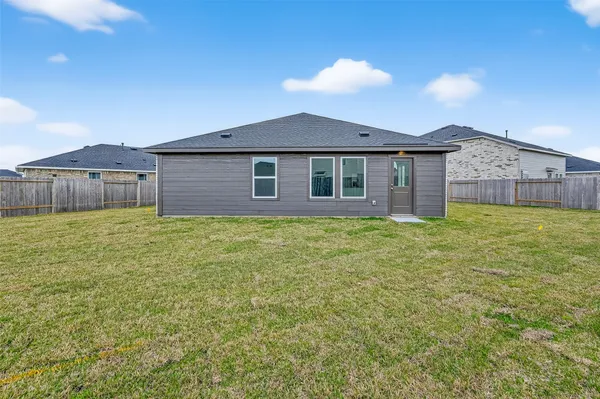 $2,400 | 216 Amy Street, Angleton, TX 77515