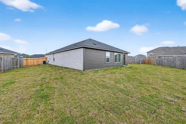 $2,400 | 216 Amy Street, Angleton, TX 77515