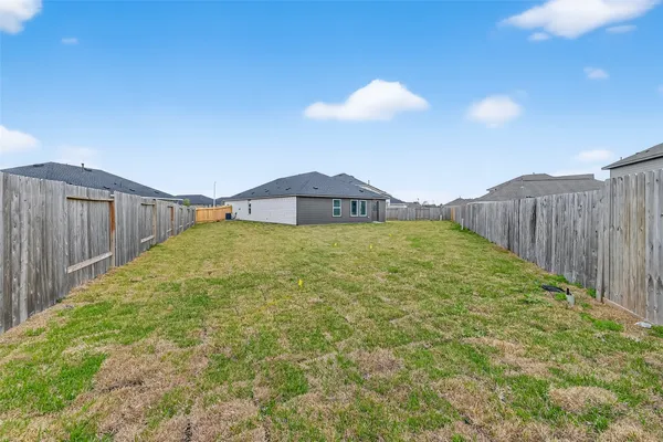 $2,400 | 216 Amy Street, Angleton, TX 77515