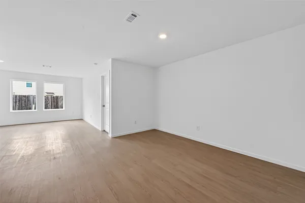 $2,400 | 216 Amy Street, Angleton, TX 77515