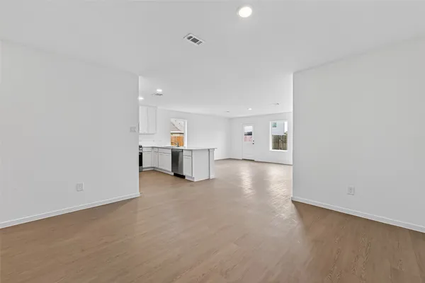 $2,400 | 216 Amy Street, Angleton, TX 77515