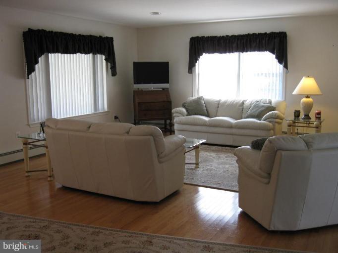 1016 Beach Road Essex, MD 21221 - Photo 17 of 23 Living Room #2