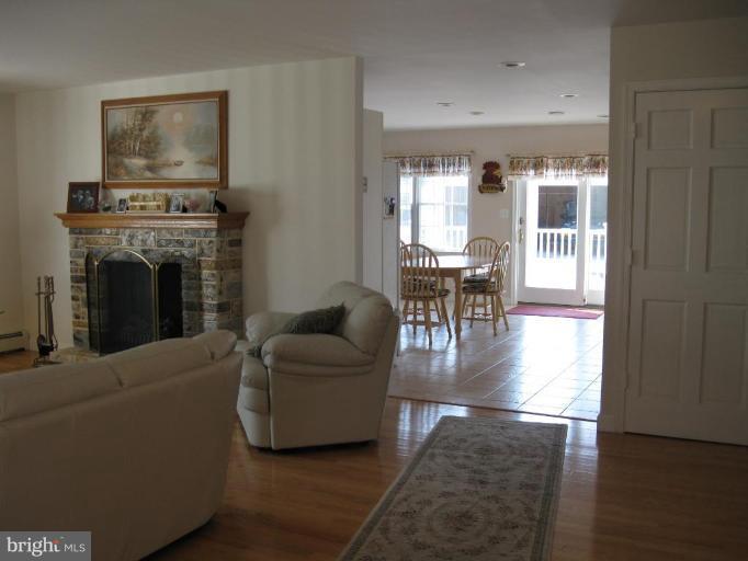 1016 Beach Road Essex, MD 21221 - Photo 19 of 23 Entrance / Foyer