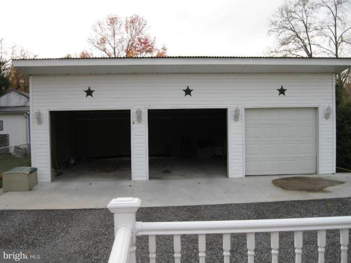 1016 Beach Road Essex, MD 21221 - Photo 20 of 23 Garage 1