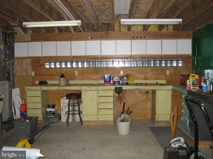 1016 Beach Road Essex, MD 21221 - Photo 6 of 23 Workshop