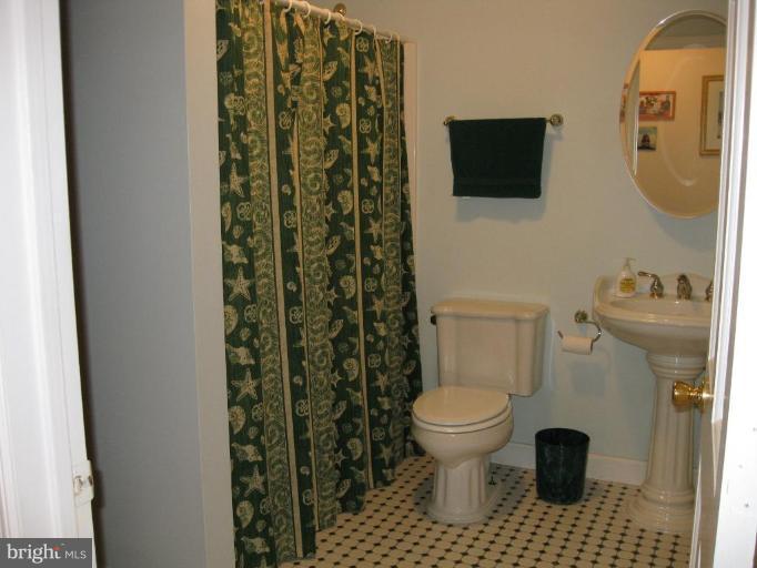 1016 Beach Road Essex, MD 21221 - Photo 9 of 23 Bath #1