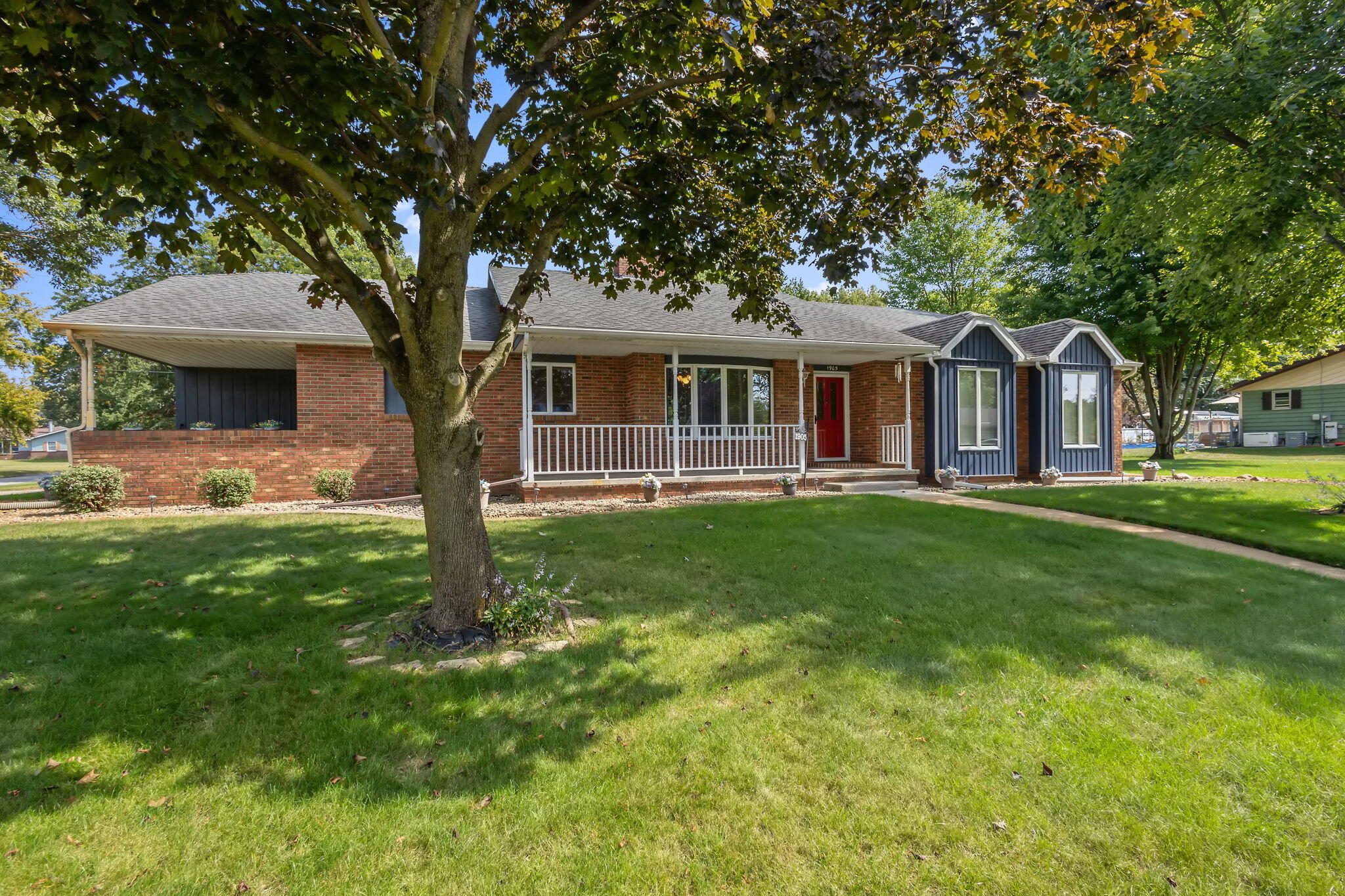 1905 Juniper Street Southwest De Motte, IN 46310 - Photo 2 of 42 a front view of house with yard and green space