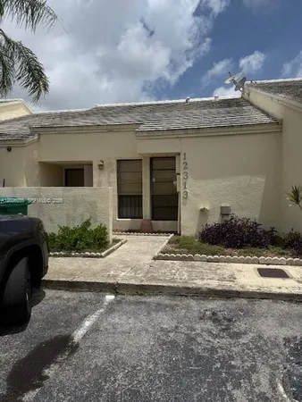$2,100 | Three Lakes, Miami, FL 33186