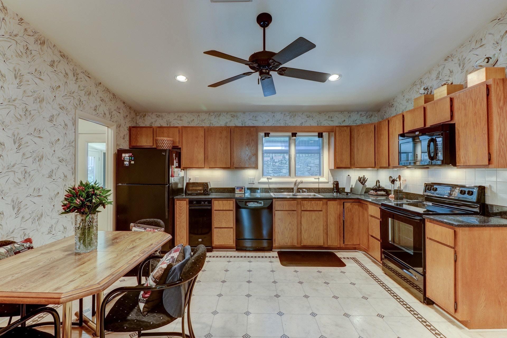 5171 Remington Road Roanoke, VA 24018 - Photo 5 of 27 012-280799-IMG_0427_28_29_30_31_6656225