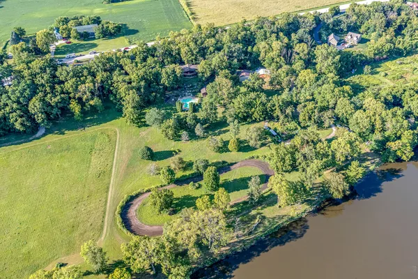 $2,999,999 | 12300 River Road, Plano, IL 60545