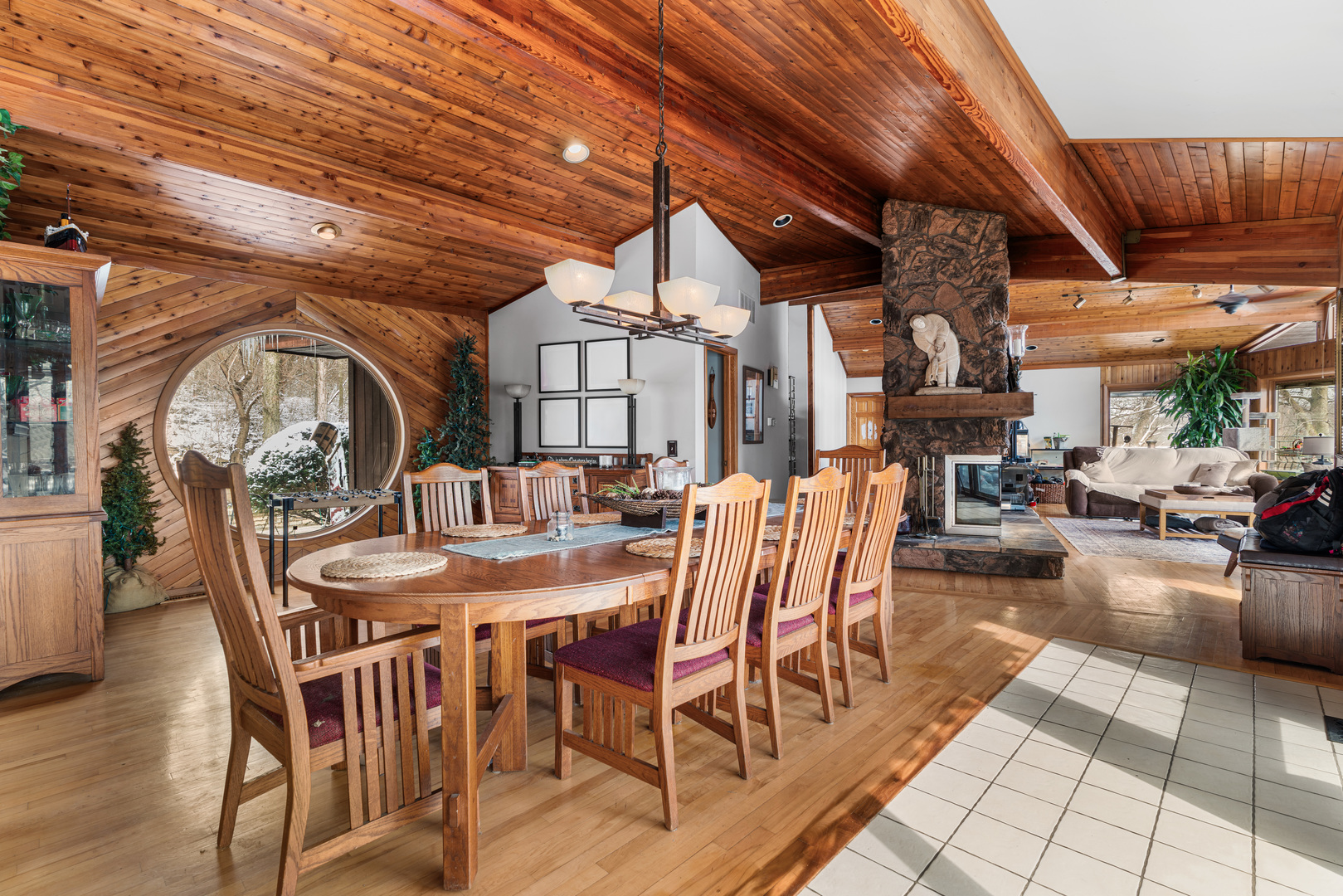 12300 River Road Plano, IL 60545 - Photo 7 of 25 a view of a dining room with furniture