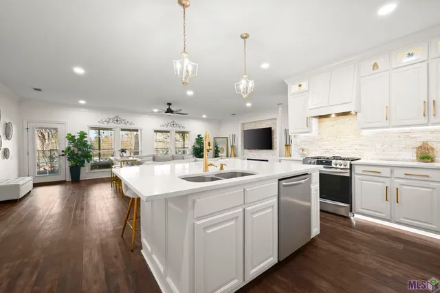 $450,000 | 13865 Parkway Drive, Denham Springs, LA 70726